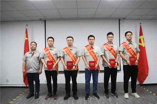 頒獎(jiǎng) 頒獎(jiǎng)