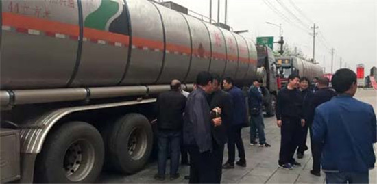 中集凌宇：三晉大地現(xiàn)新潮液罐車，引來200多人圍觀
