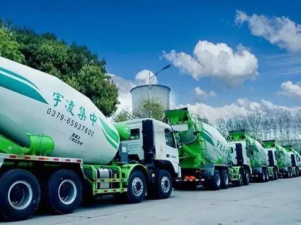 8年老客戶再提車，10臺(tái)攪拌車批量交付，客戶：選凌宇我放心！