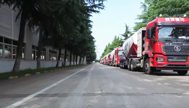 大單!100臺#粉罐半掛車 陸續(xù)發(fā)車，震撼#航拍